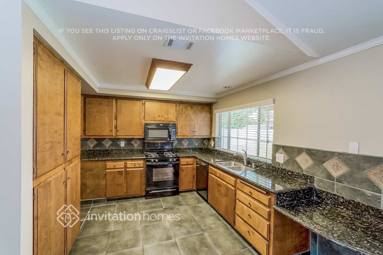 1504 Cole Ave - Photo 7 of 20