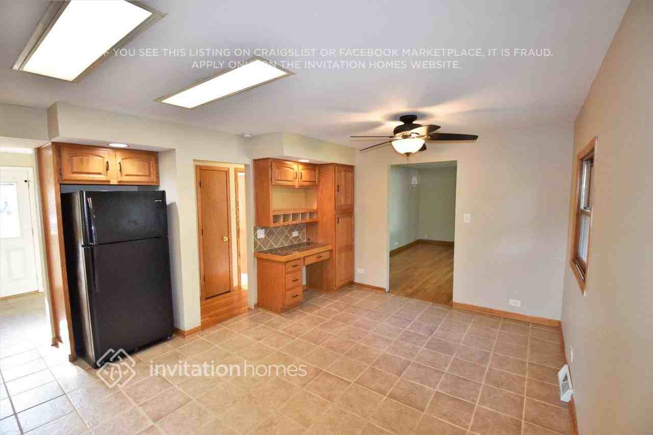 9318 S 78th Ave - Photo 6 of 14