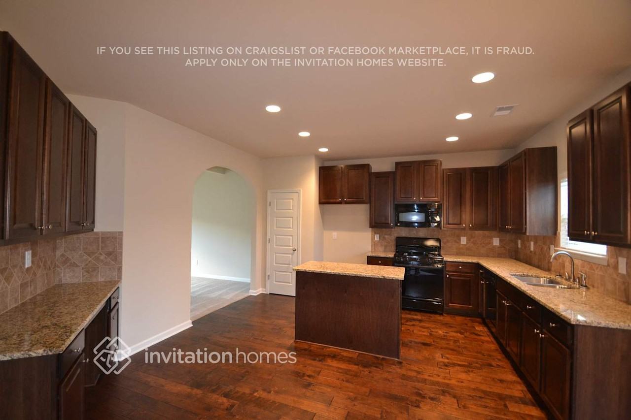 4324 Grove Lake St - Photo 4 of 14