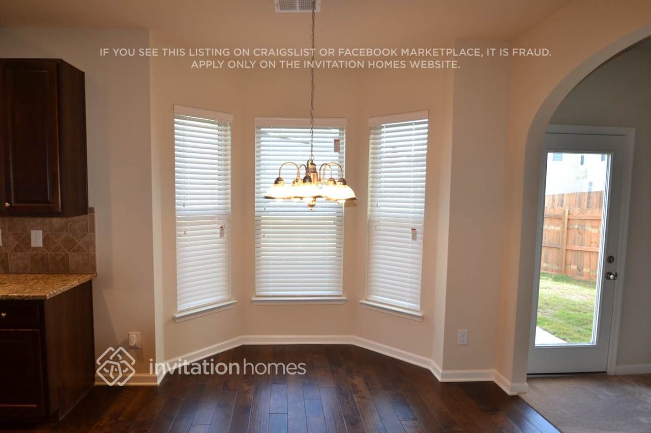 4324 Grove Lake St - Photo 5 of 14