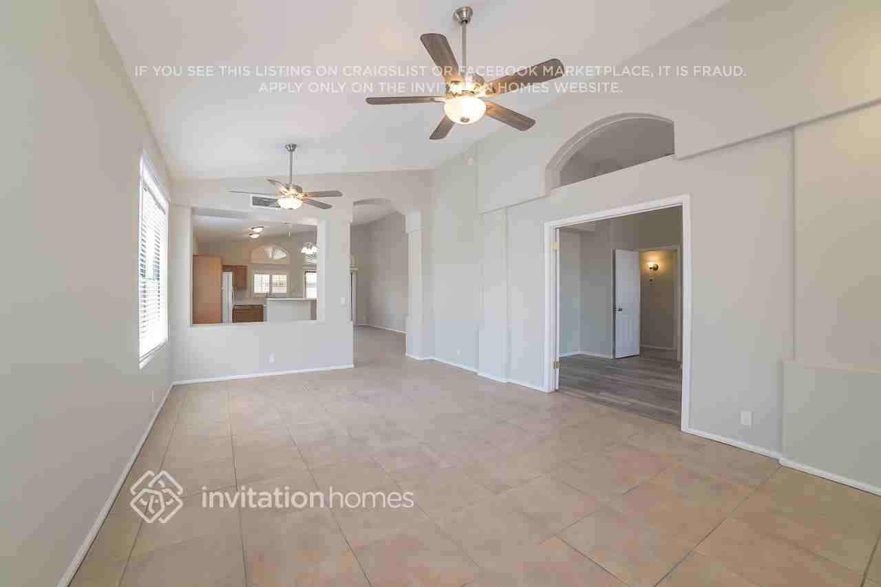 20448 N 40th Ave - Photo 3 of 14