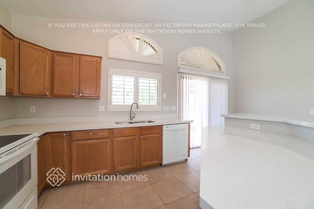 20448 N 40th Ave - Photo 6 of 14