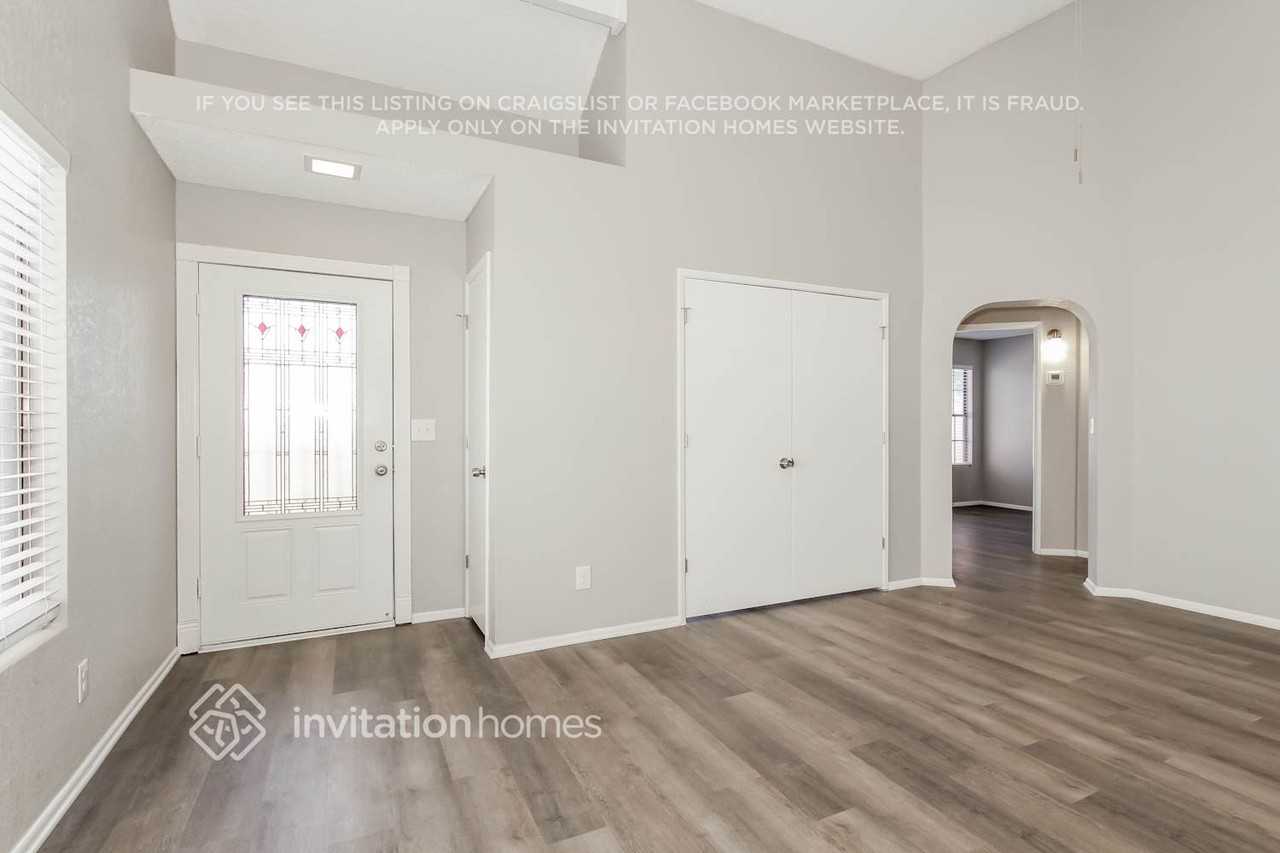 2106 W Monona Dr - Photo 4 of 16