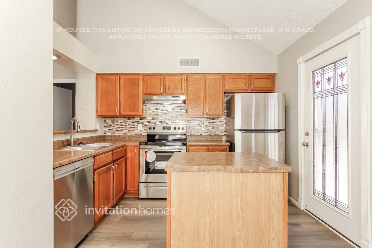 2106 W Monona Dr - Photo 6 of 16