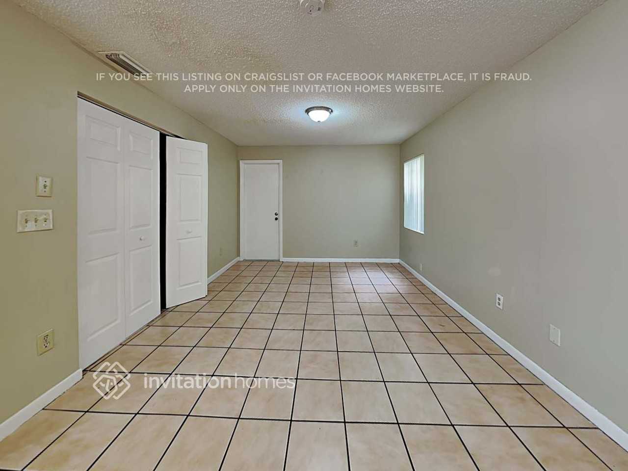 811 Nw 98th Ave - Photo 4 of 8