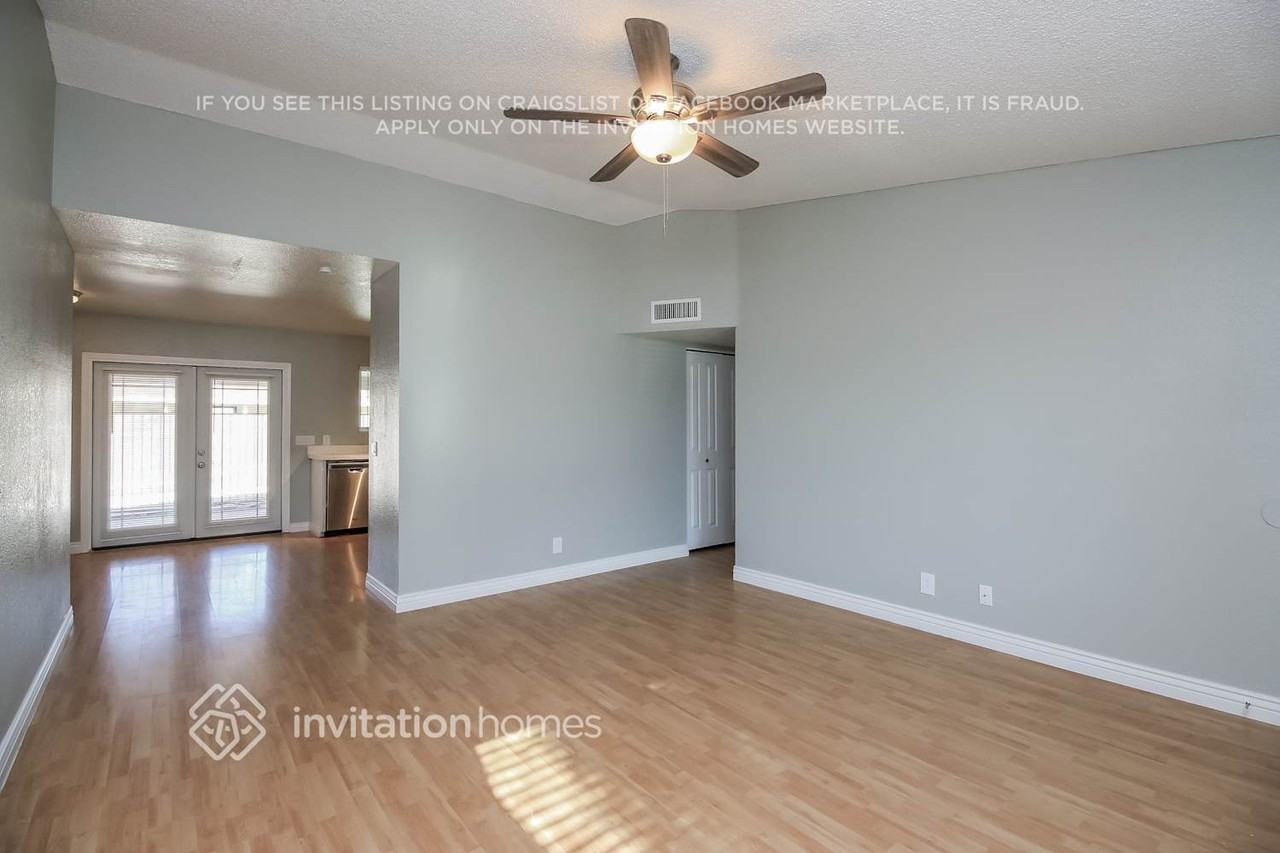 2926 E Escondido Ave - Photo 3 of 16