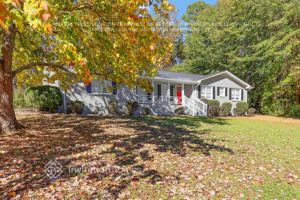 featured image of 2865 Castle Dr