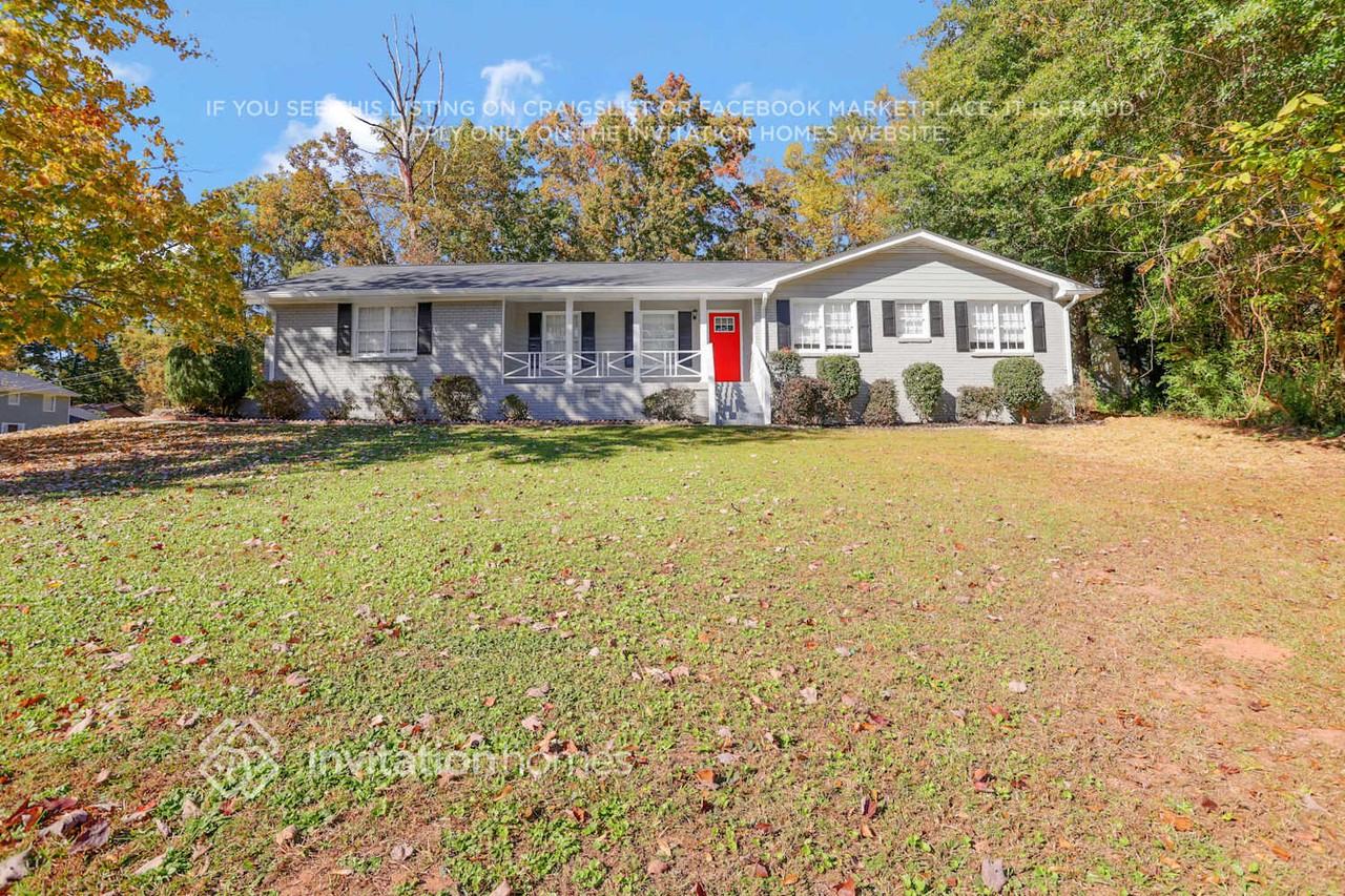 2865 Castle Dr - Photo 2 of 31