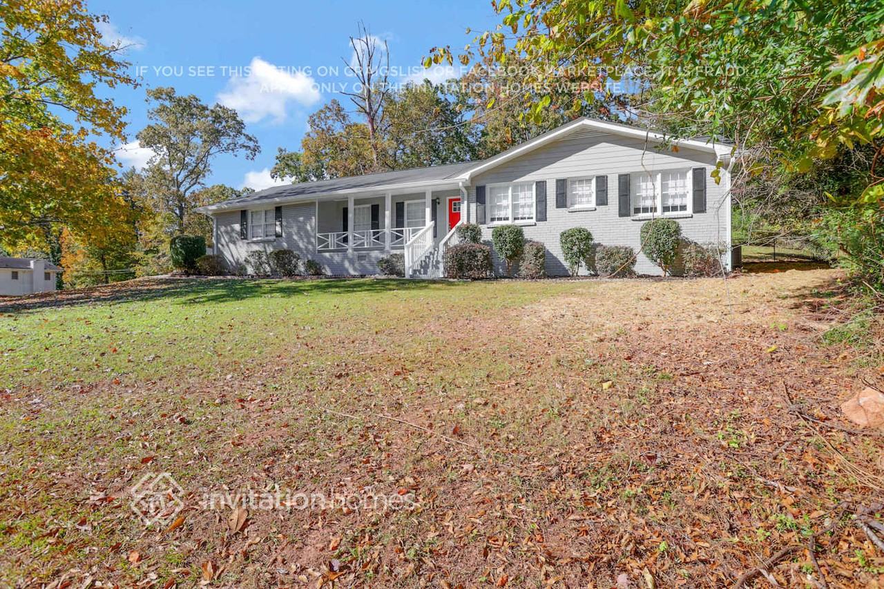 2865 Castle Dr - Photo 3 of 31