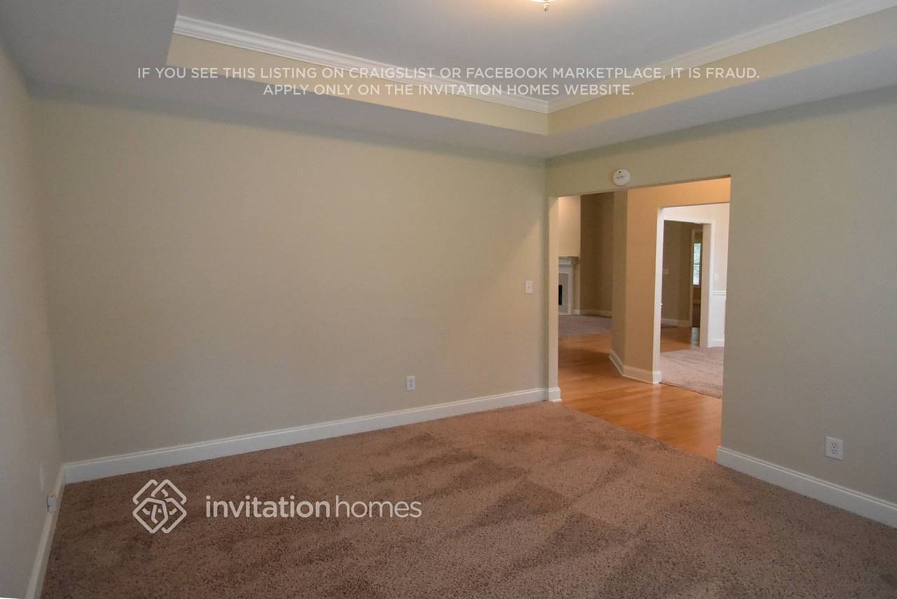 680 Herring Rd - Photo 4 of 15