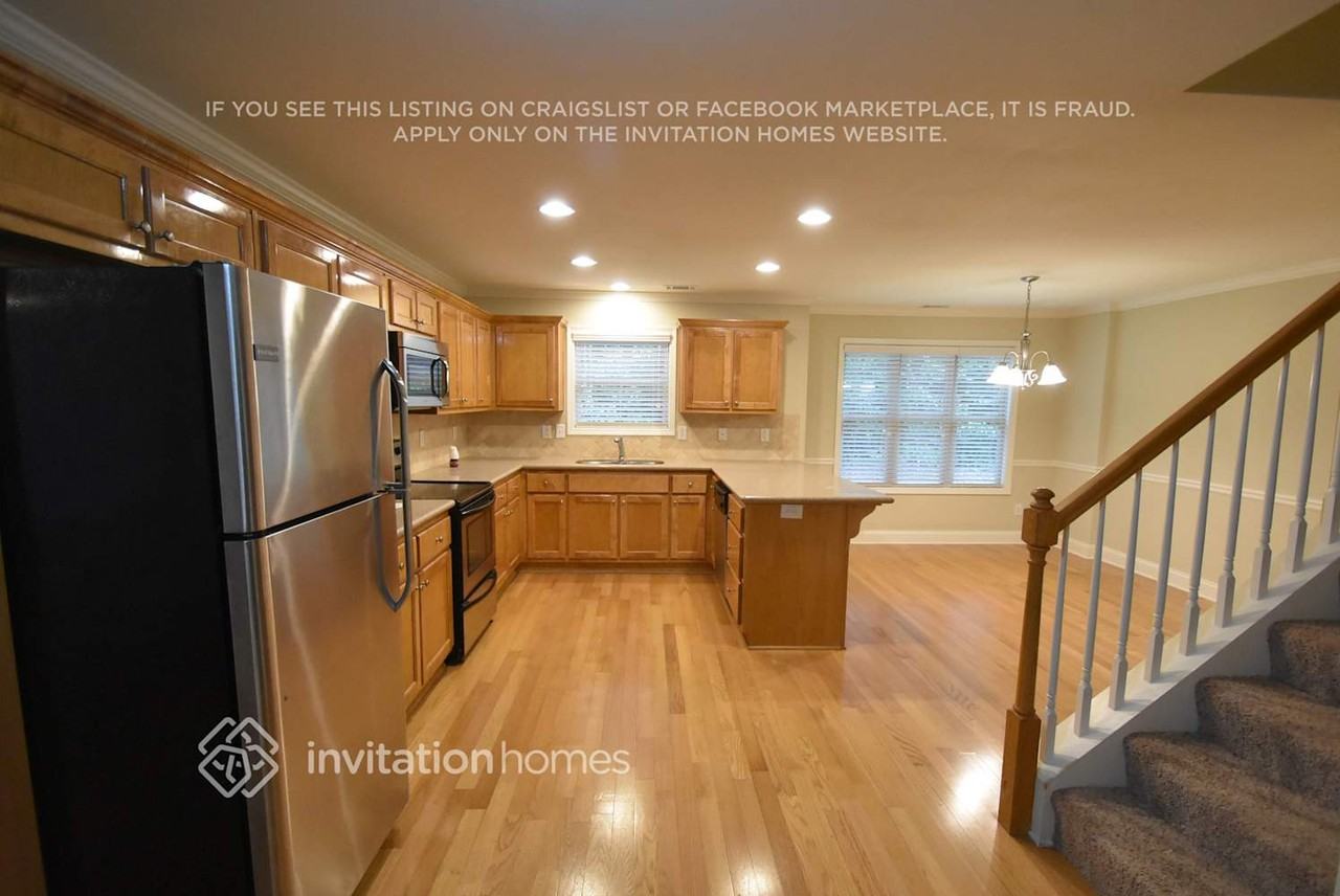 680 Herring Rd - Photo 5 of 15