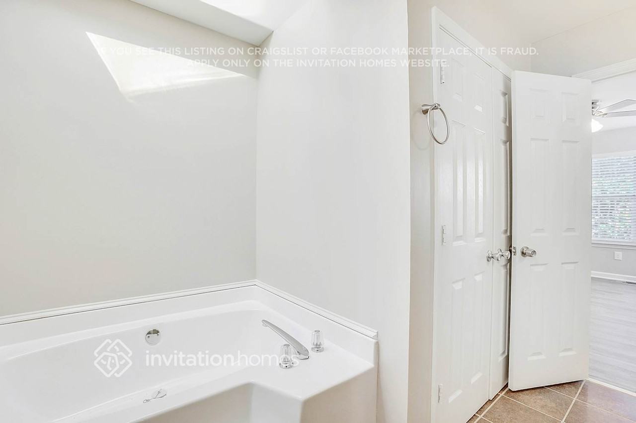 3863 Creekbank Cv - Photo 7 of 26