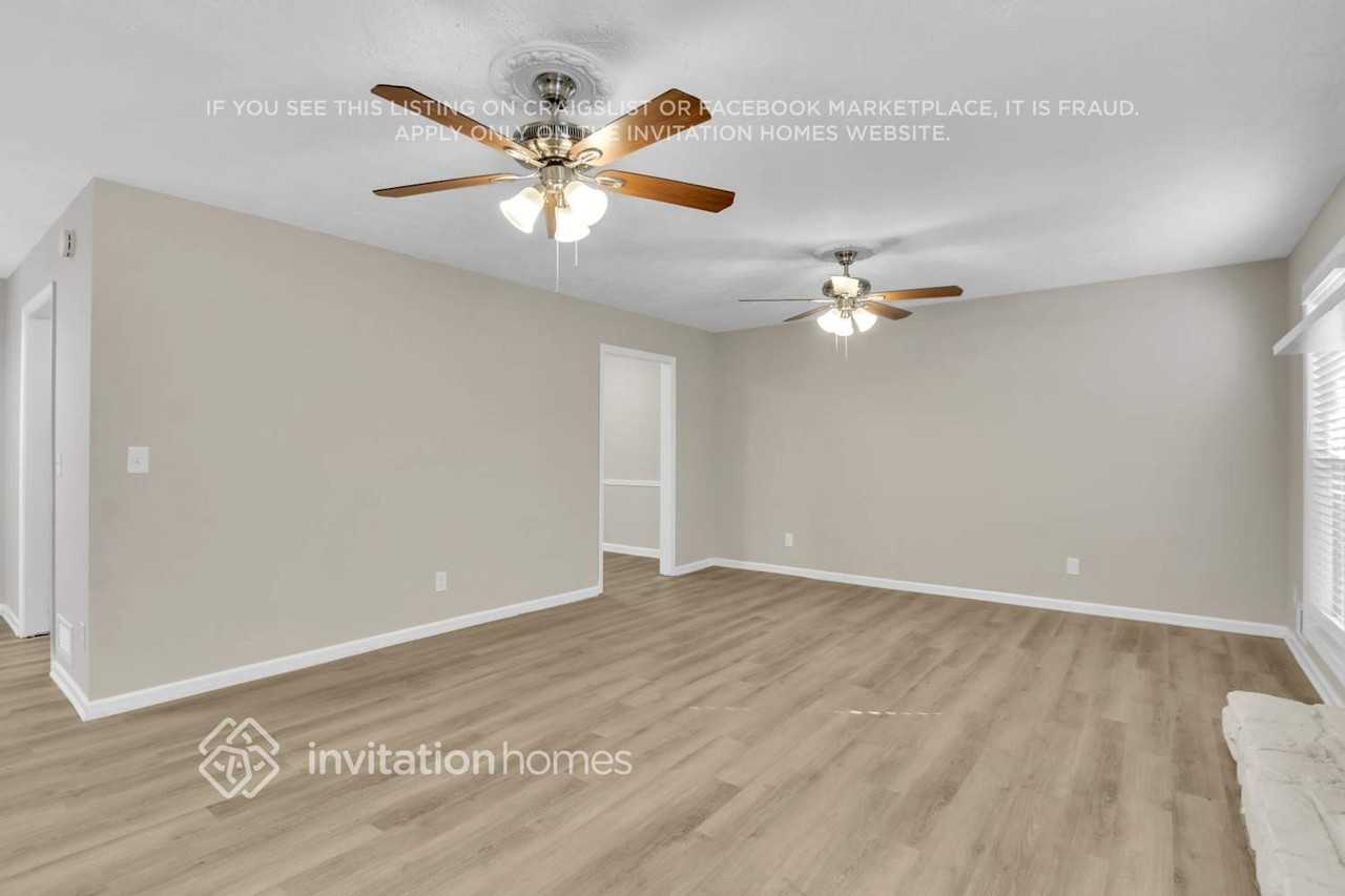 1107 Wildwood Ln - Photo 4 of 24