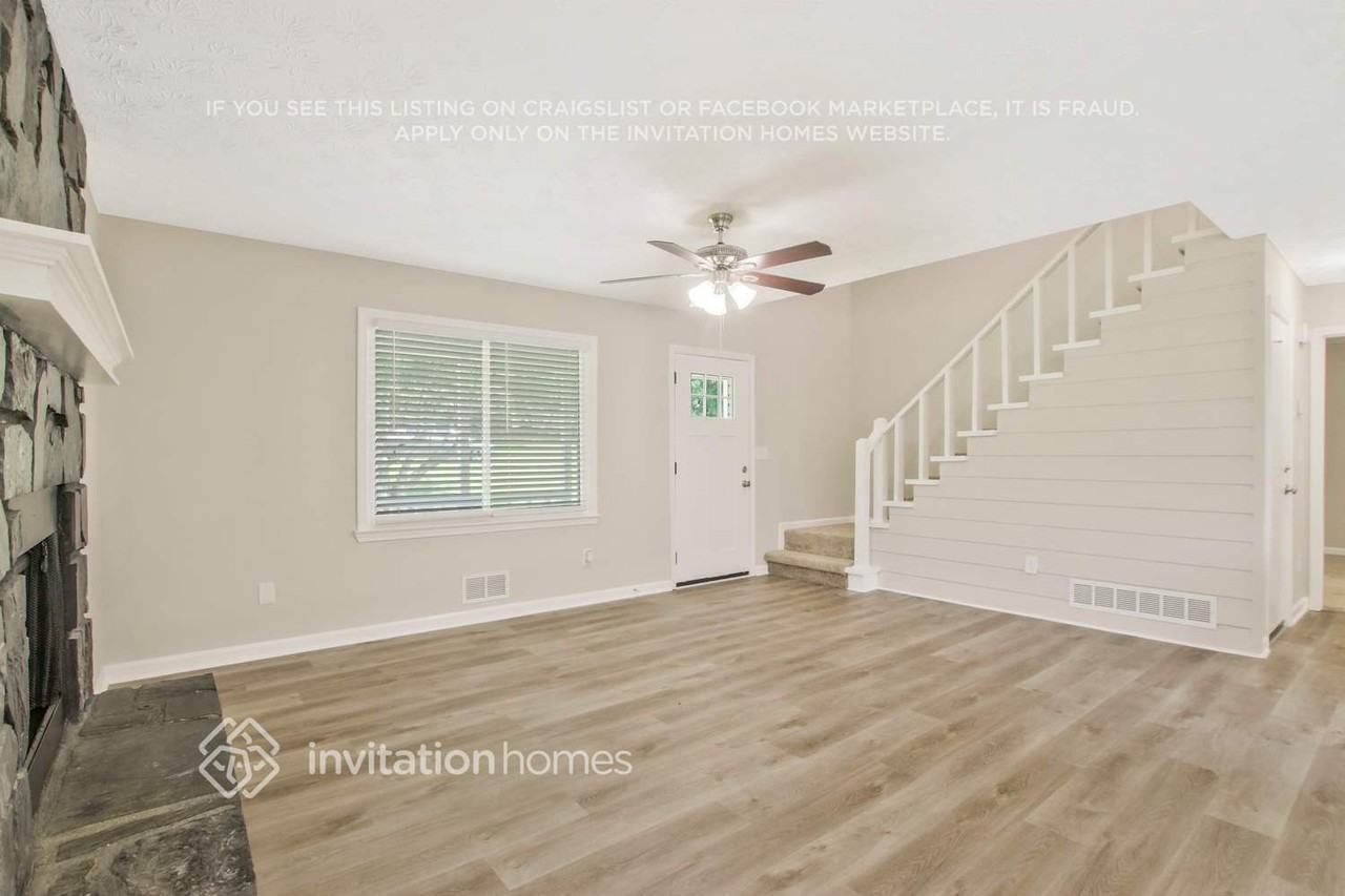 64 Stacey Dr - Photo 4 of 26