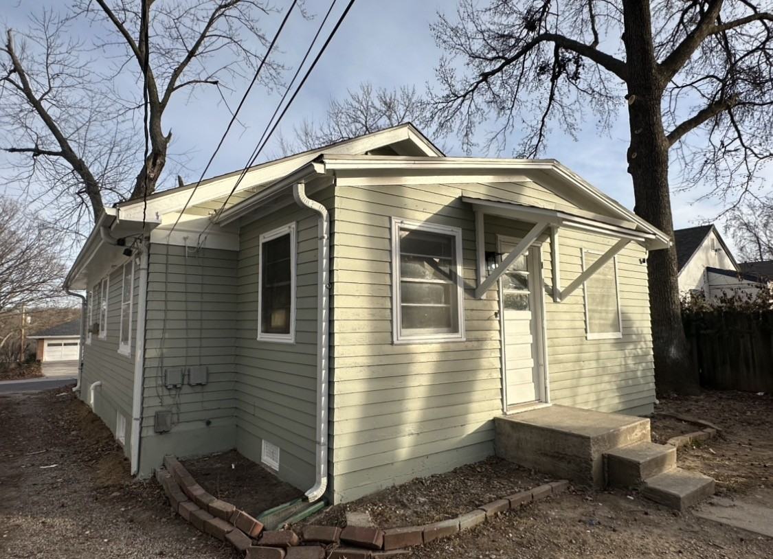 126 S Willow Ave #1 - Photo 3 of 9