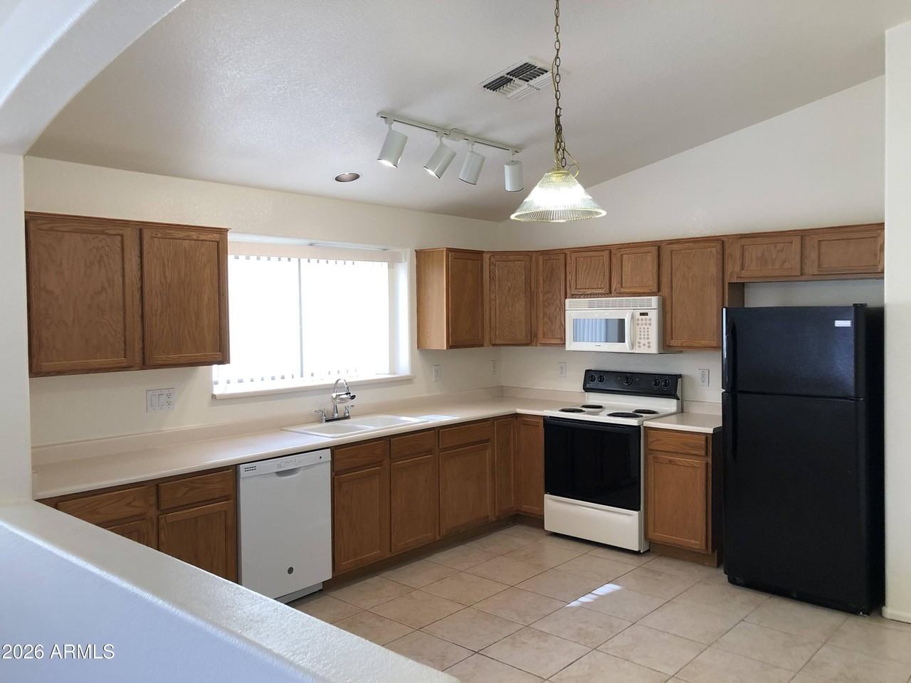 16668 W Belleview St - Photo 5 of 25