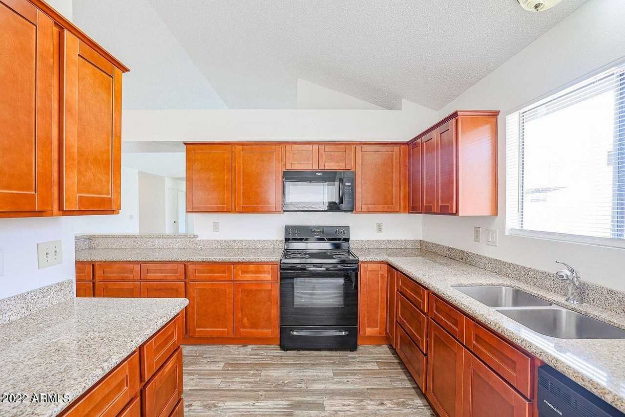 7320 W Krall St - Photo 2 of 20