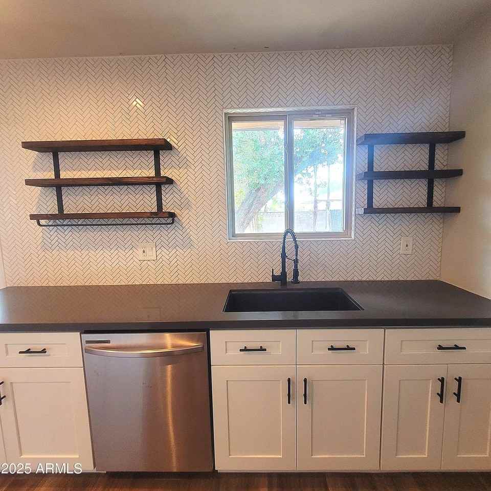 1229 E Manhatton Dr - Photo 7 of 15