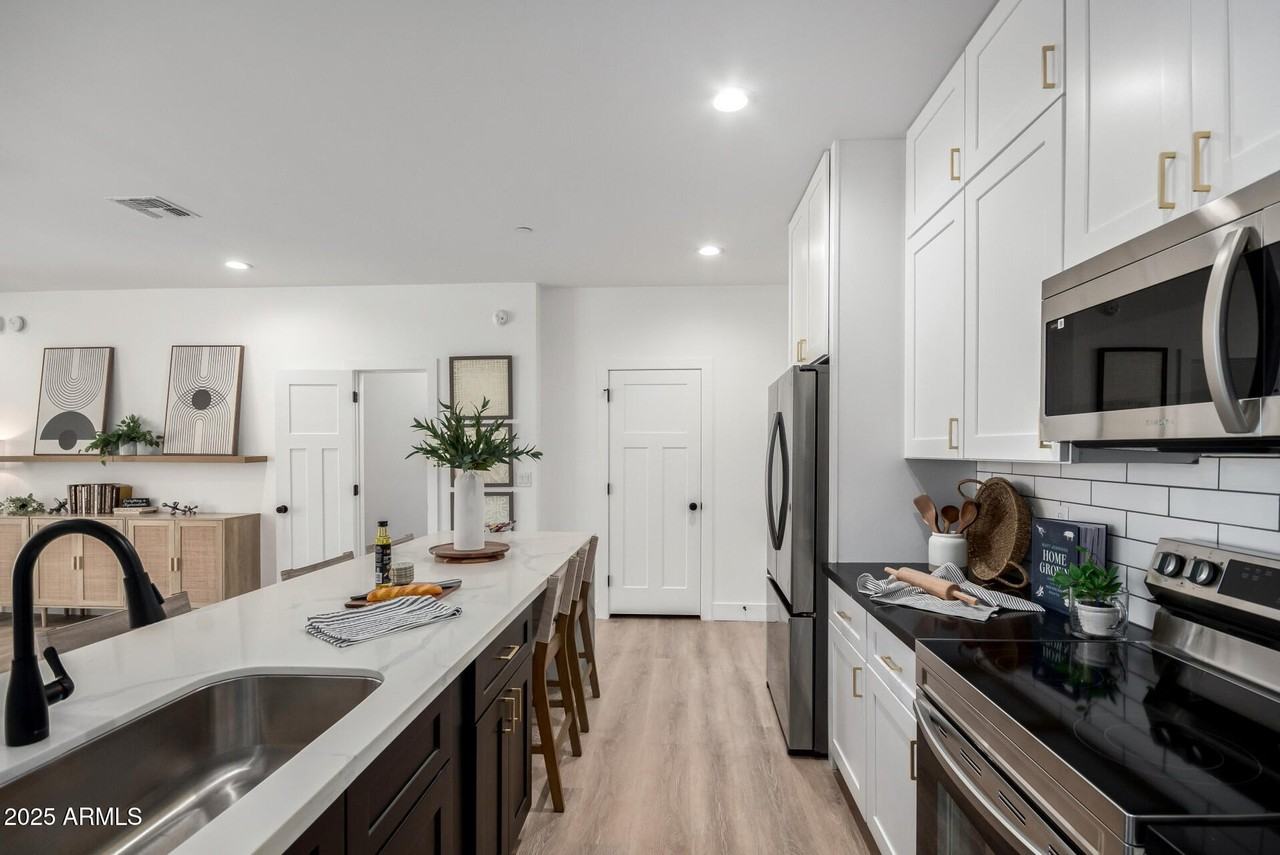 3426 E University Dr Unit 113 #113 - Photo 4 of 47