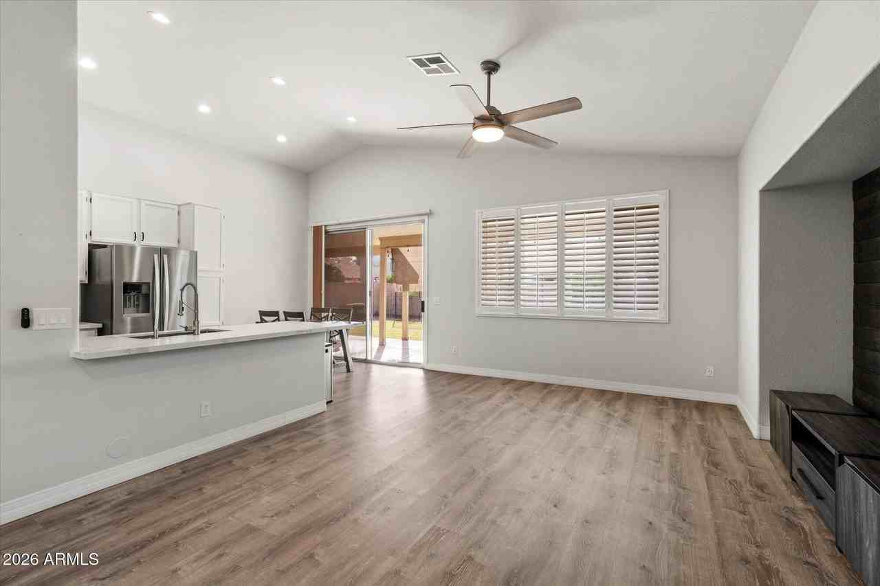 6681 W Dublin Ln - Photo 3 of 20