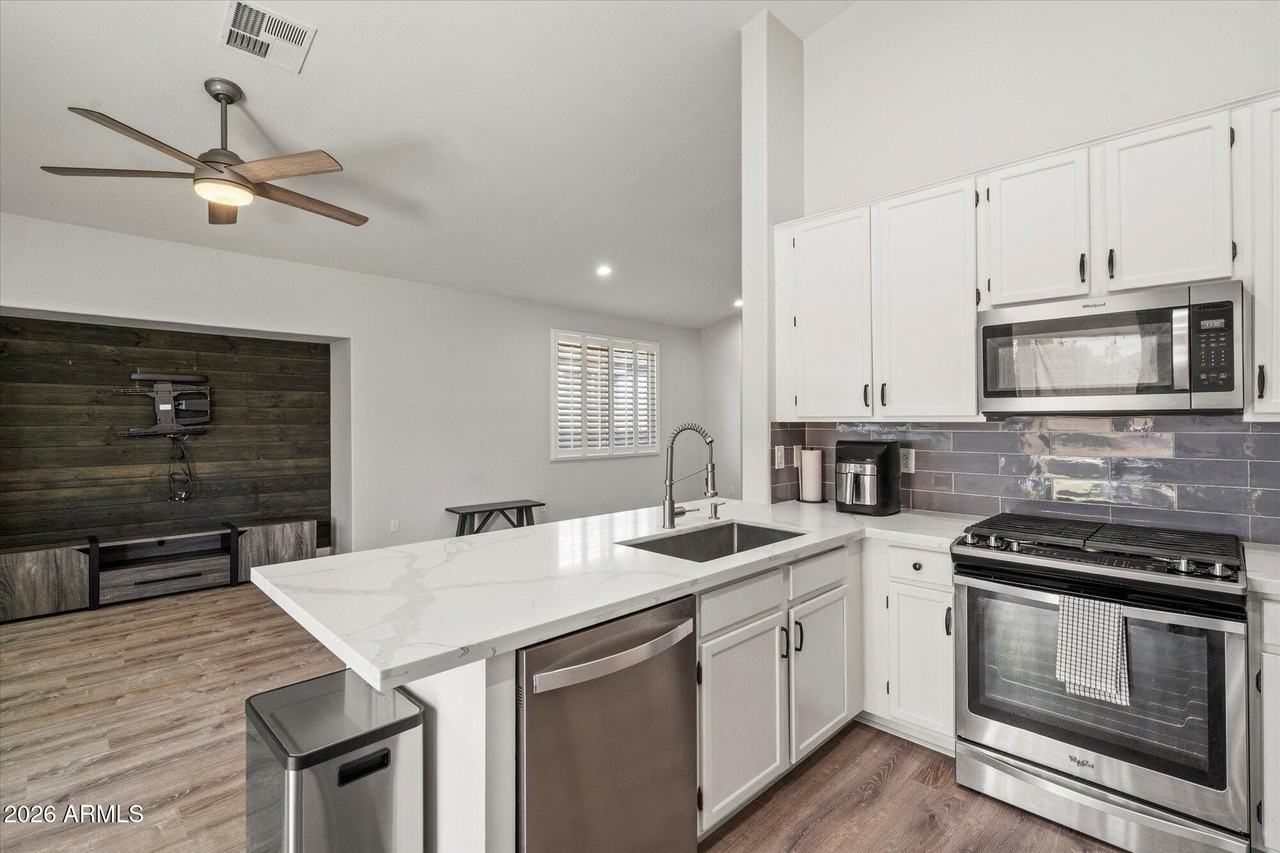 6681 W Dublin Ln - Photo 4 of 20