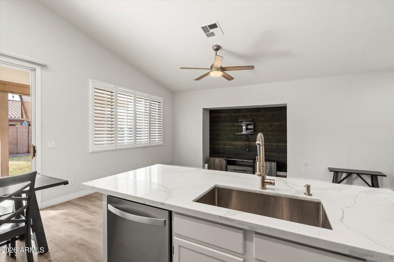 6681 W Dublin Ln - Photo 5 of 20