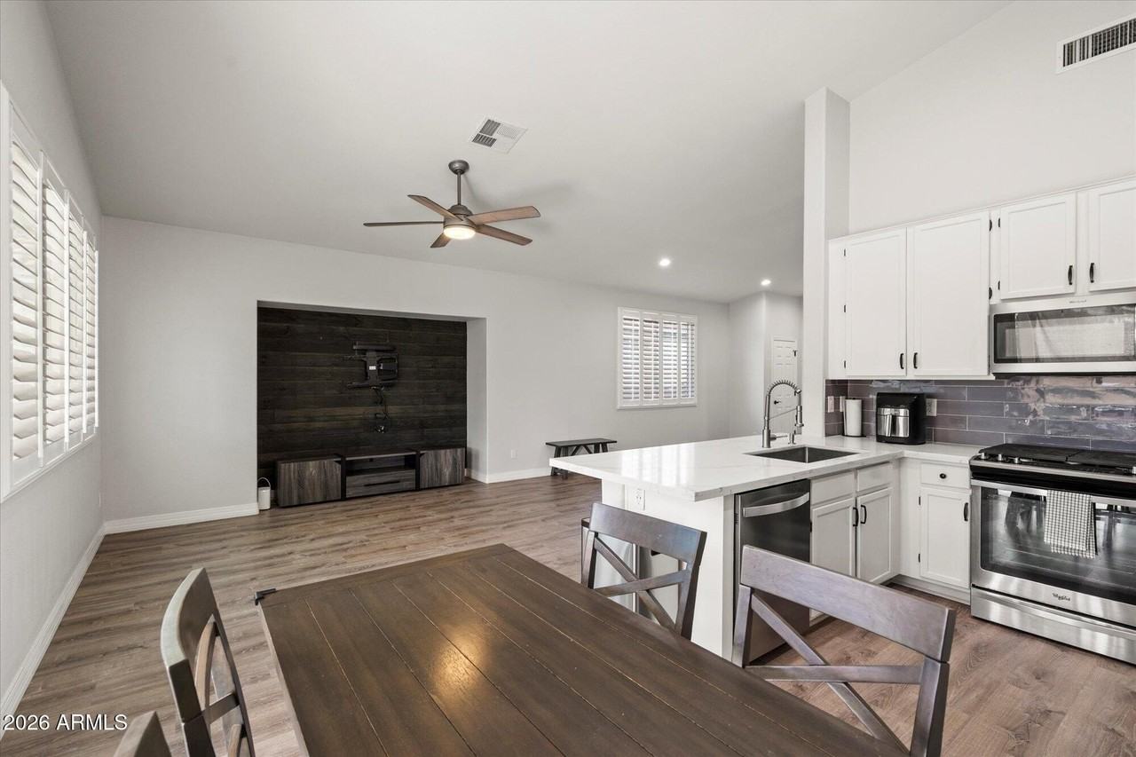 6681 W Dublin Ln - Photo 7 of 20