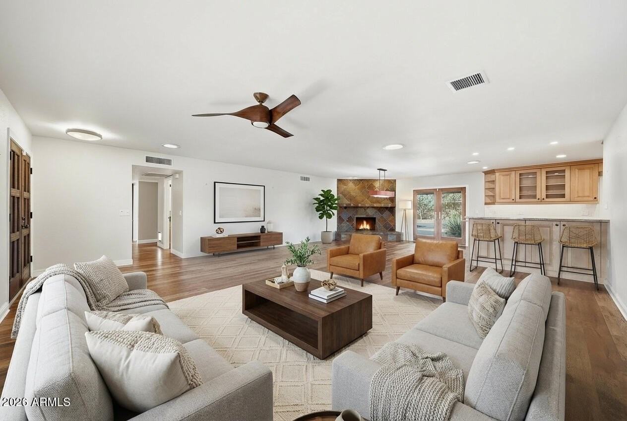 11236 N 42nd Pl - Photo 3 of 26