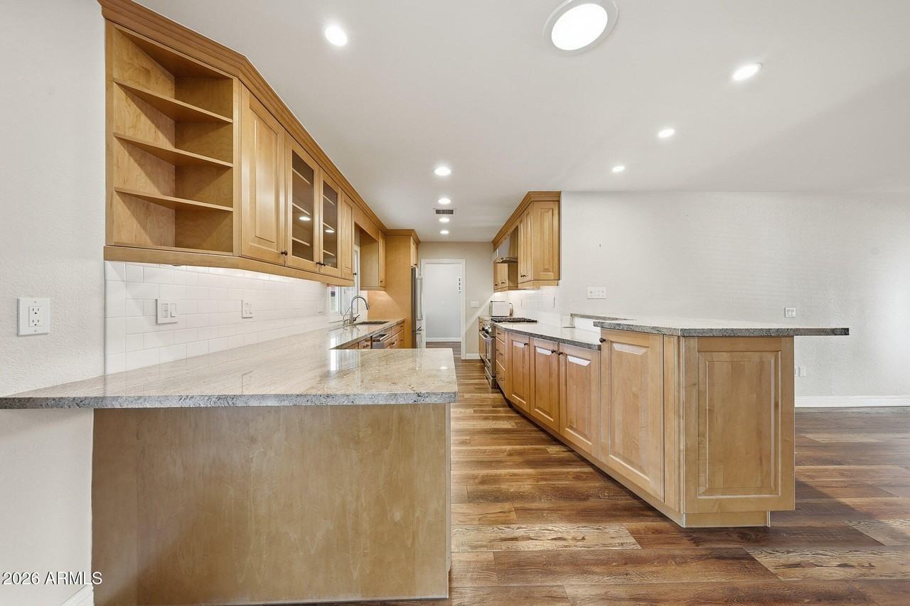 11236 N 42nd Pl - Photo 7 of 26