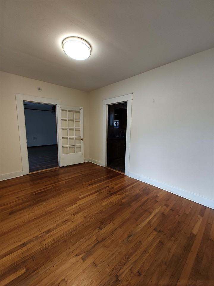 1110 Johnson Ave - Photo 5 of 22