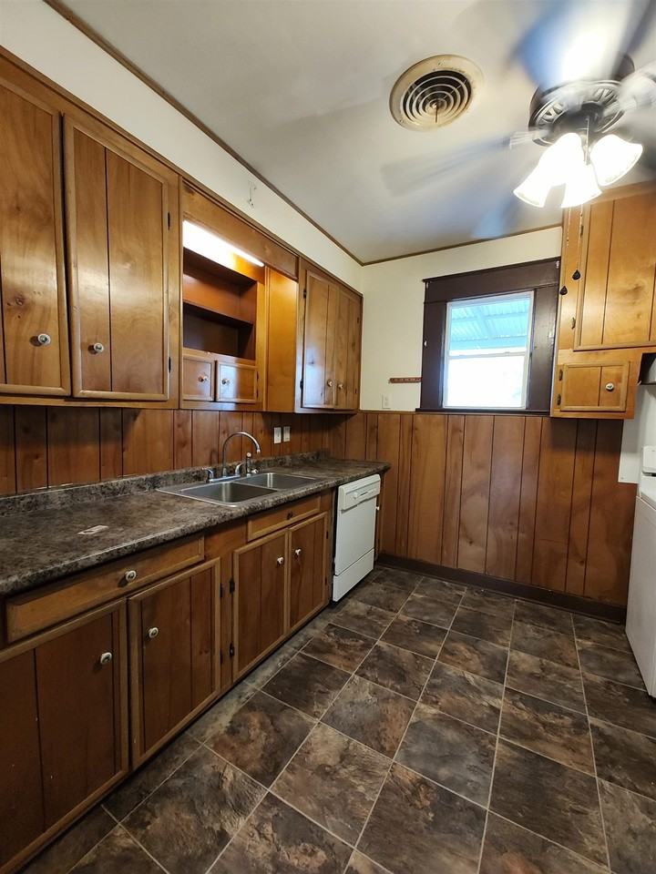 1110 Johnson Ave - Photo 6 of 22