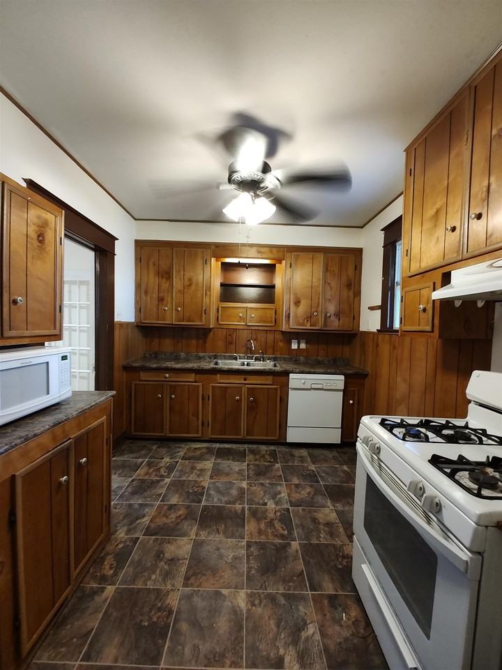 1110 Johnson Ave - Photo 7 of 22