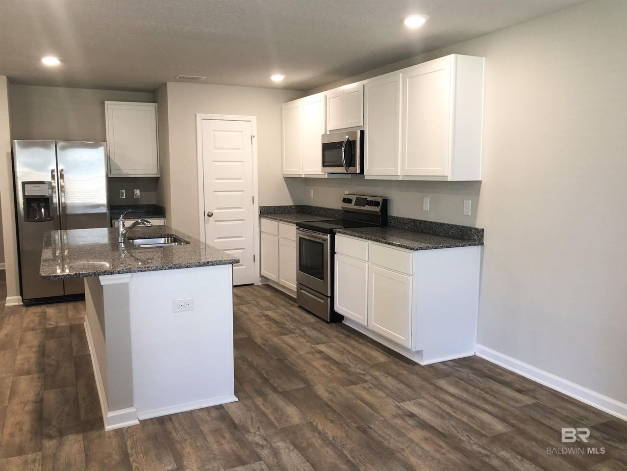 723 Amador Ave - Photo 4 of 20