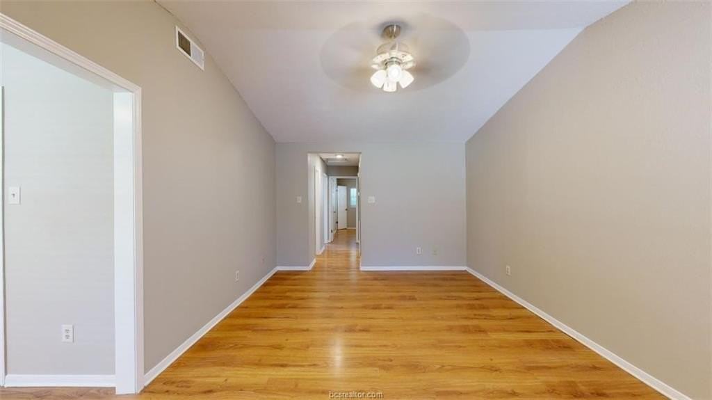 304 Amherst Cir - Photo 2 of 23