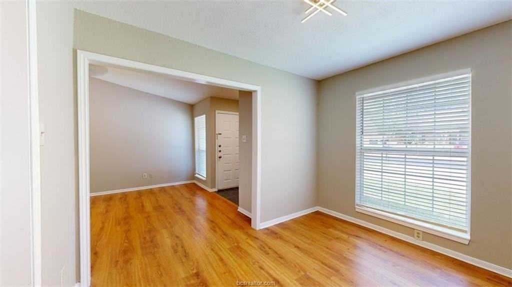 304 Amherst Cir - Photo 4 of 23