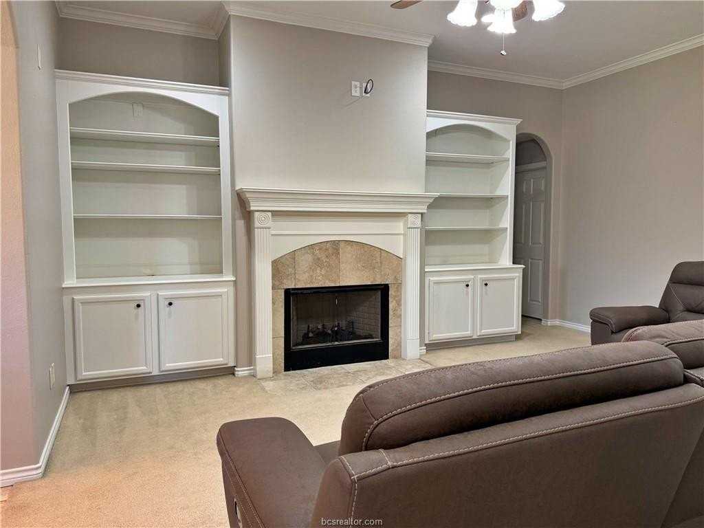 2231 Carlisle Ct - Photo 3 of 27