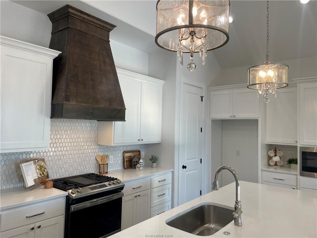 3501 Castine Ct - Photo 4 of 19