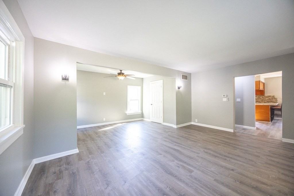 52 East Ave - Photo 4 of 44