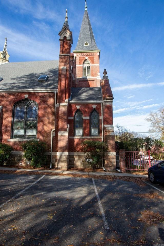 1500 Center St - Photo 2 of 3