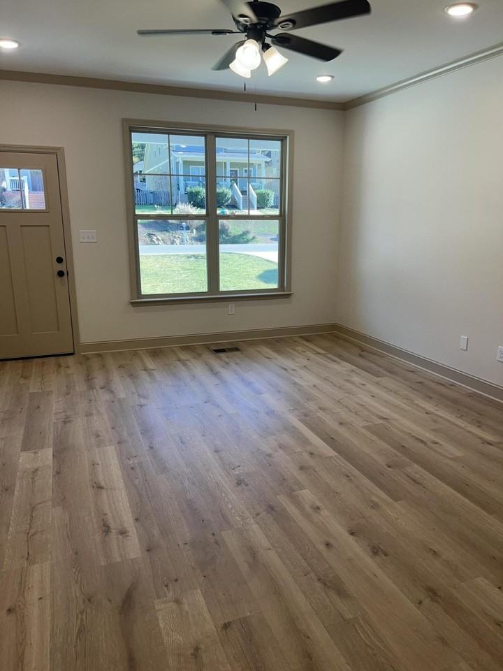 2307 Ashmore Ave - Photo 2 of 16