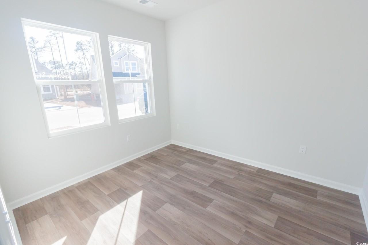 1375 Speedway St - Photo 5 of 26