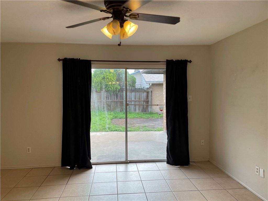 1222 Harbor Lights Dr - Photo 3 of 21