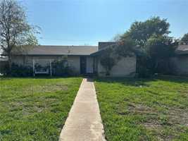 featured image of 212 Broadway Blvd