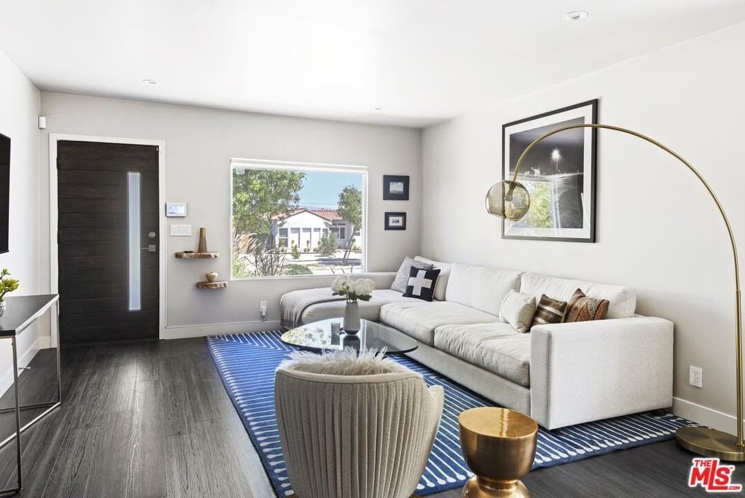 2608 W 74th St - Photo 3 of 40