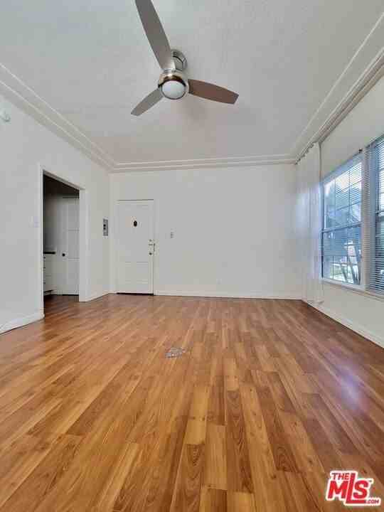 639 S Cochran Ave Apt 202 #202 - Photo 3 of 6