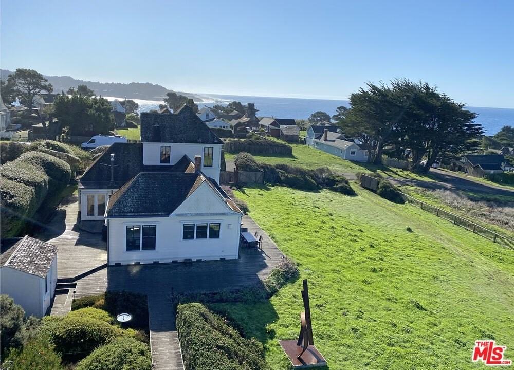 45340 Little Lake St - Photo 2 of 31