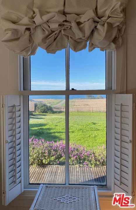 45340 Little Lake St - Photo 5 of 31