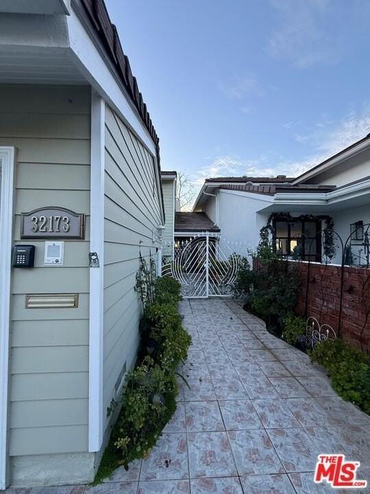 32173 Sailview Ln - Photo 2 of 4