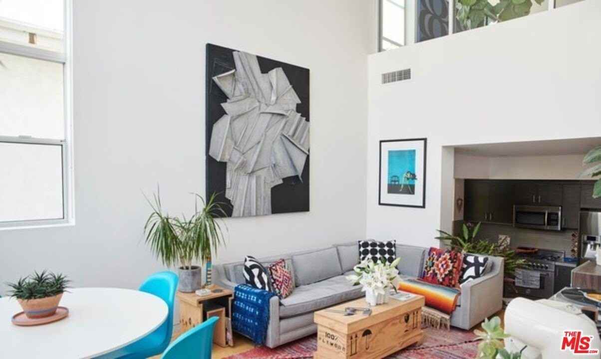 742 N Hudson Ave Apt 2 #2 - Photo 4 of 24