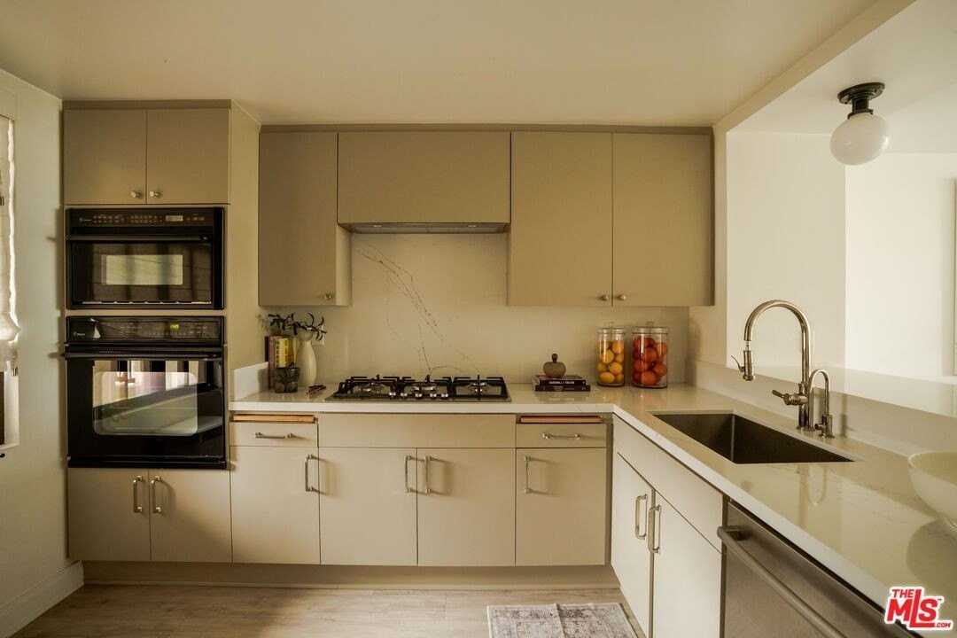 11847 Gorham Ave Apt 302 #302 - Photo 6 of 28